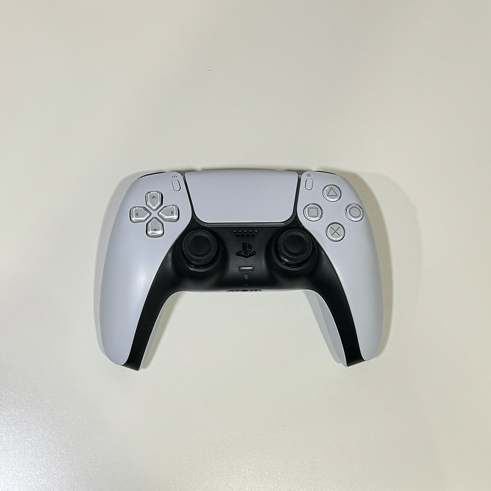 This is the audio of multiple different buttons and triggers being clicked on a Playstation Dualsense controller.